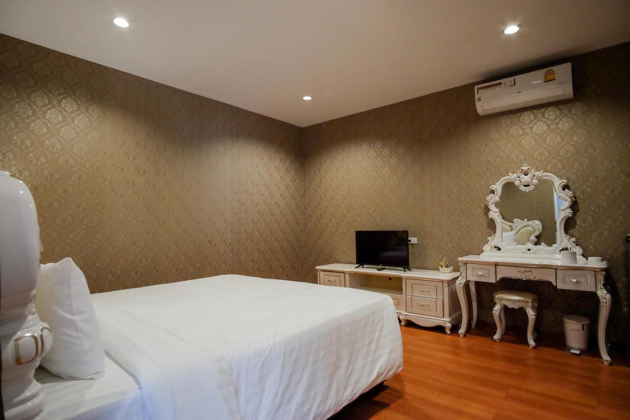 The O-Zone Airport Inn Bangkok Esterno foto