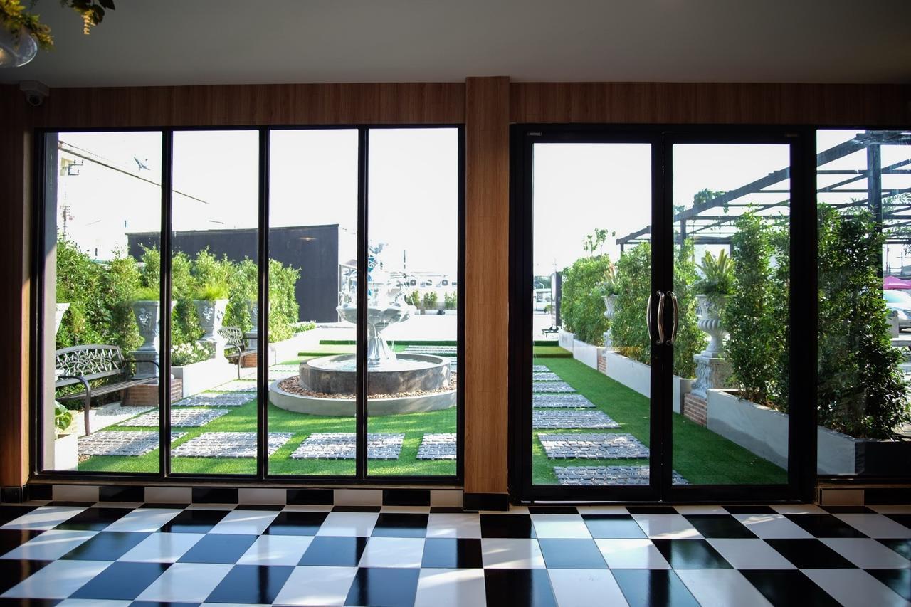 The O-Zone Airport Inn Bangkok Esterno foto
