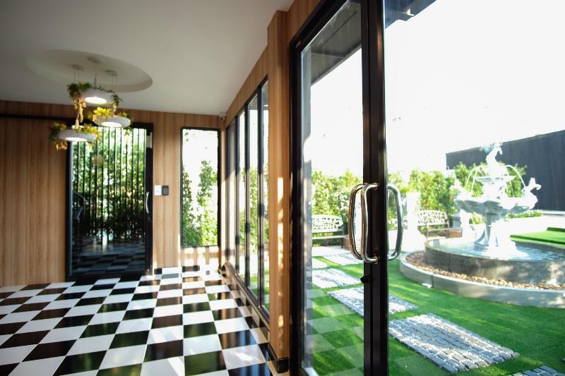 The O-Zone Airport Inn Bangkok Esterno foto